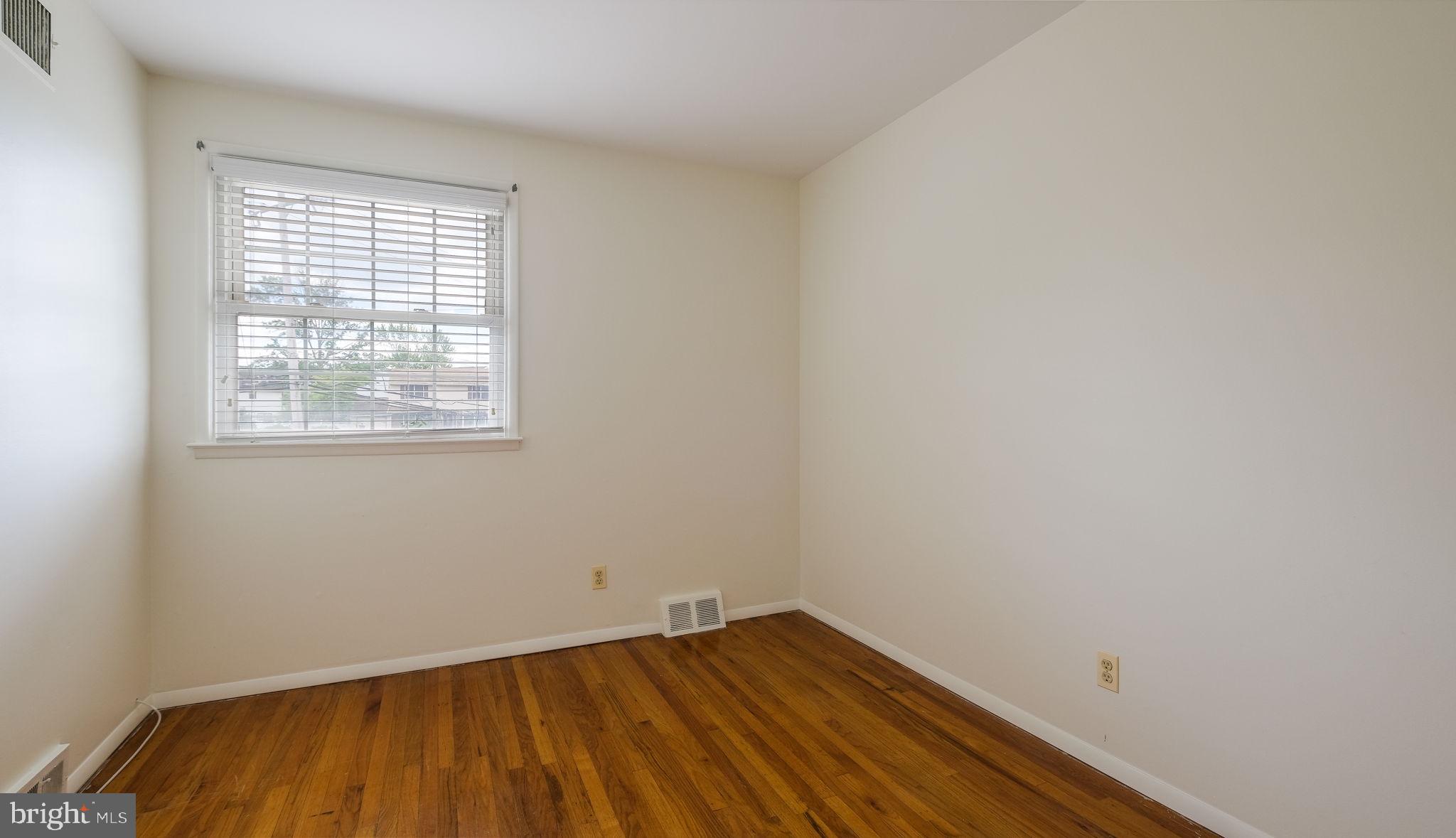 1091 Roberts Road Warminster, PA 18974 - Photo 28 of 40 3RD BEDROOM