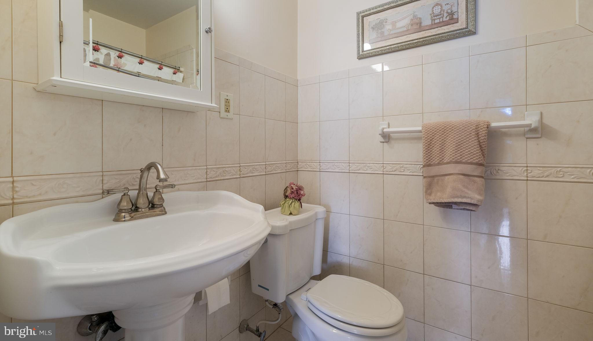 1091 Roberts Road Warminster, PA 18974 - Photo 29 of 40 FULL HALL BATHROOM