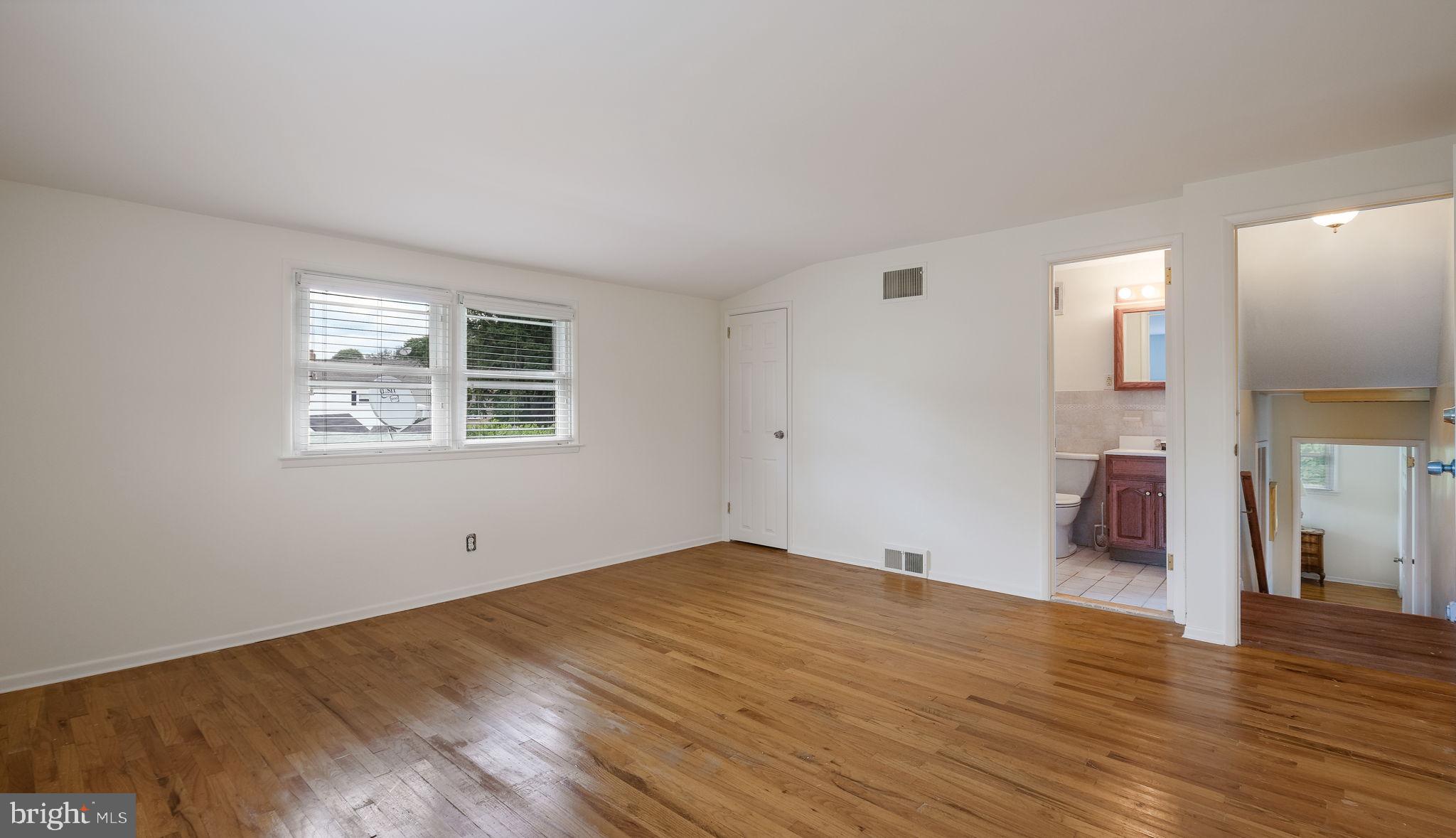 1091 Roberts Road Warminster, PA 18974 - Photo 33 of 40 Gallery Image 33