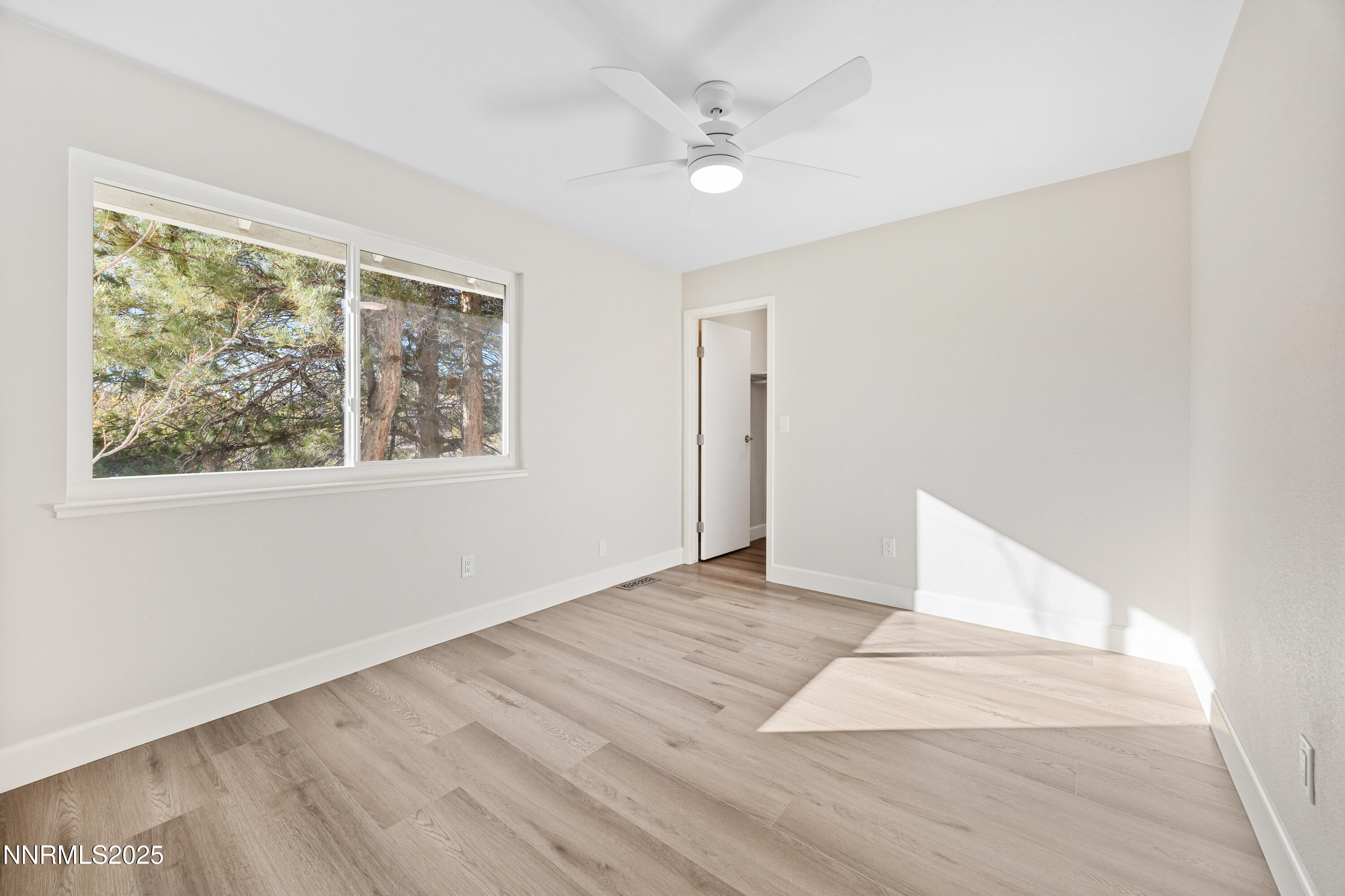 1245 Conway Lane Reno, NV 89503 - Photo 15 of 25 Conway upstairs guest BR