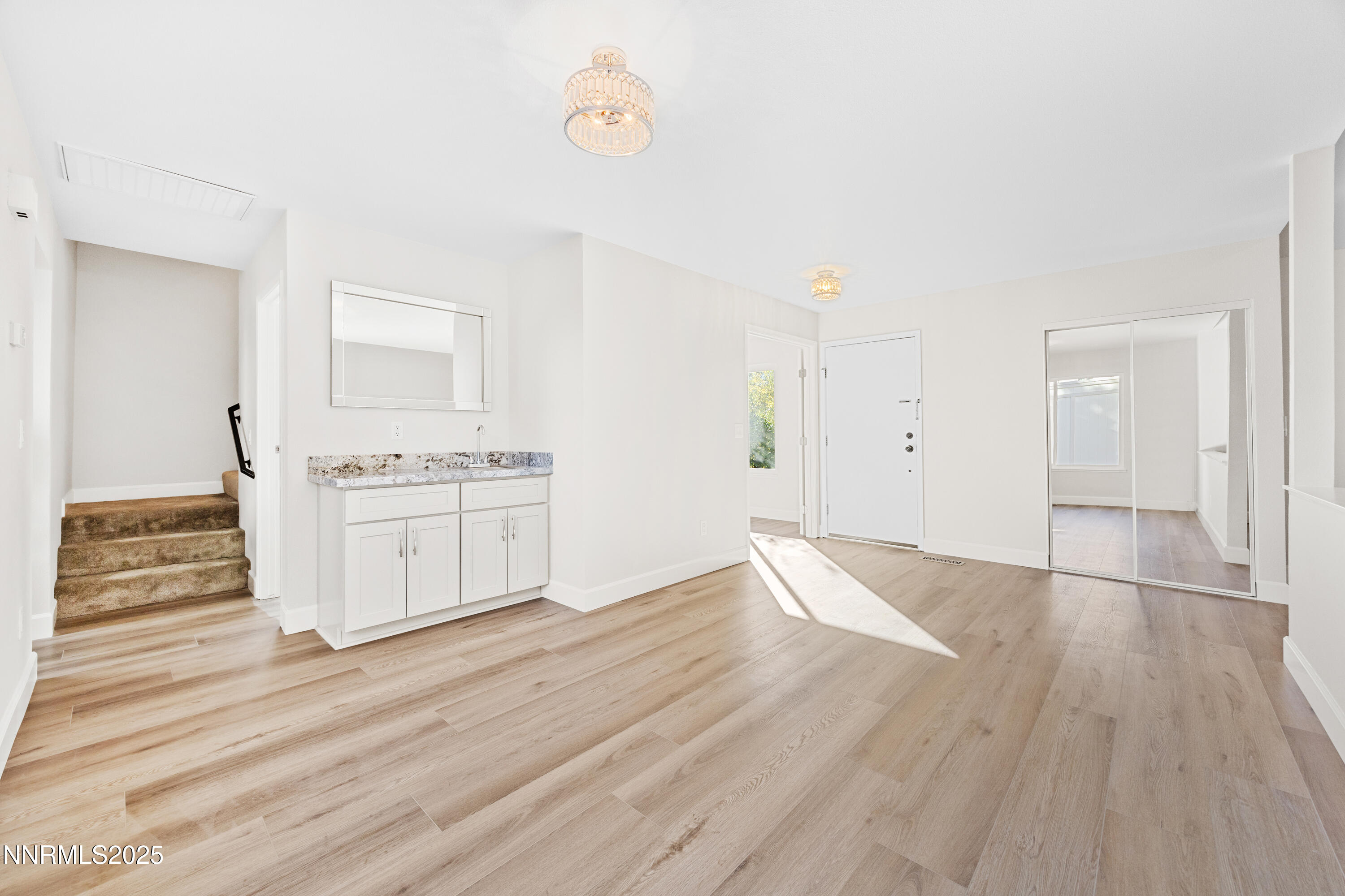 1245 Conway Lane Reno, NV 89503 - Photo 7 of 25 Conway Dine Wet Bar
