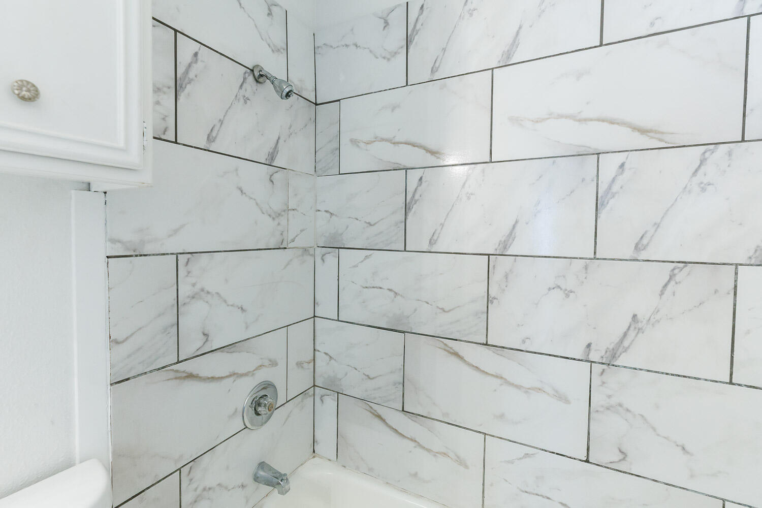 2417 37th Street Lubbock, TX 79412 - Photo 22 of 35 a bathroom with a bathtub