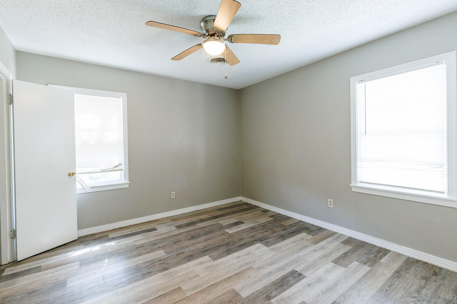 2417 37th Street Lubbock, TX 79412 - Photo 28 of 35 a view of a room that has a window in it