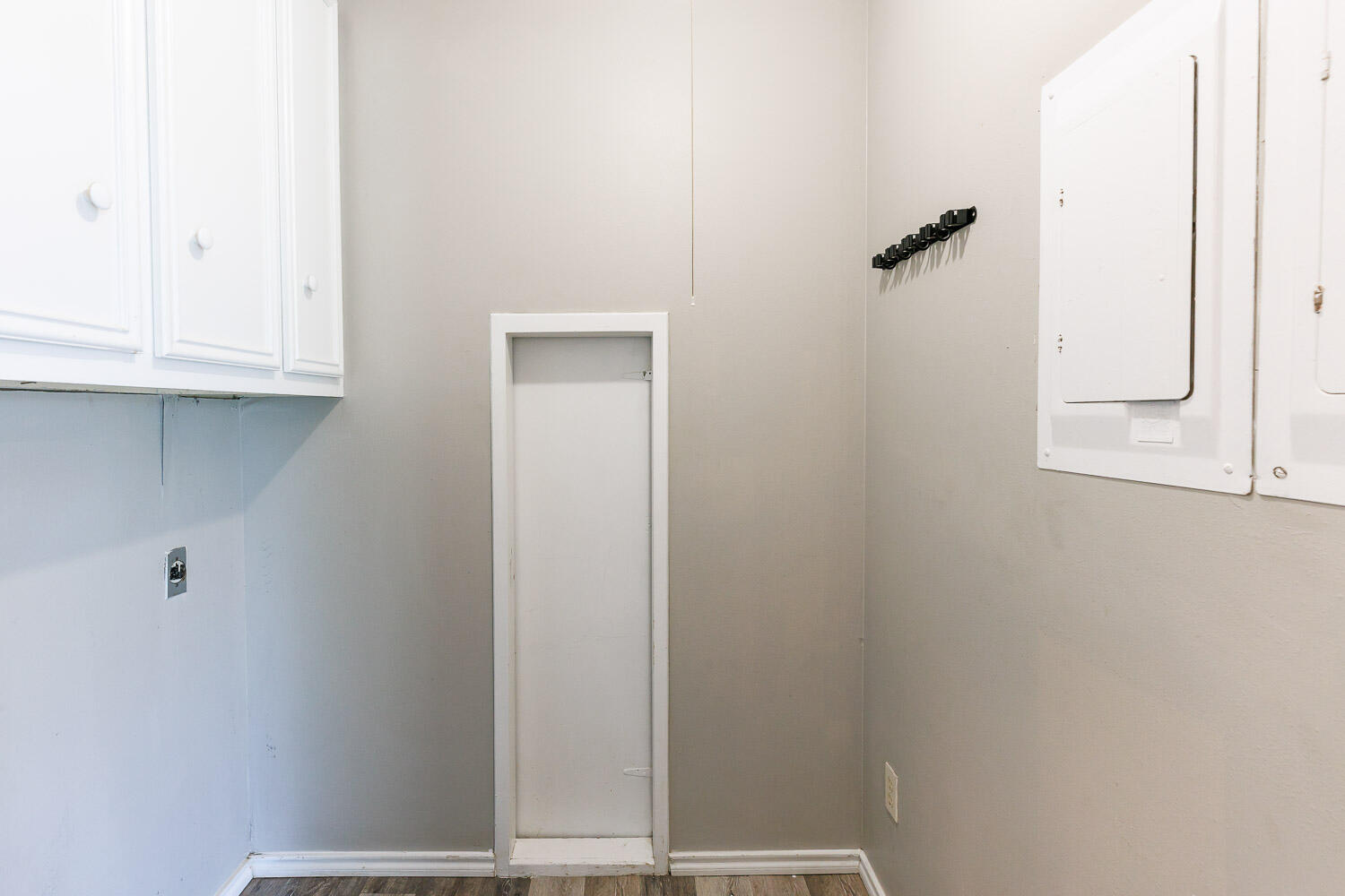 2417 37th Street Lubbock, TX 79412 - Photo 31 of 35 a bathroom with a shower