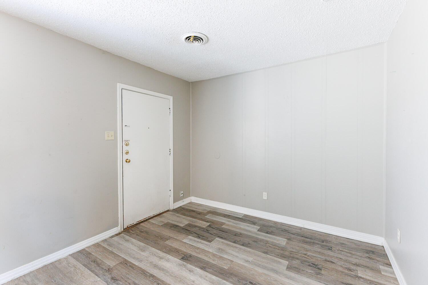 2417 37th Street Lubbock, TX 79412 - Photo 8 of 35 a view of an empty room