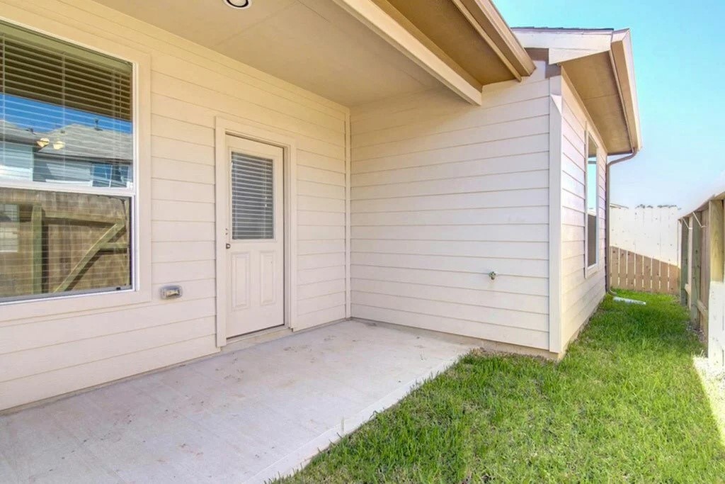 12243 Dona Lane Houston, TX 77044 - Photo 4 of 17