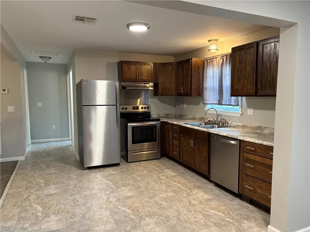 $1,300 | 48209 Robertson Road, Tickfaw, LA 70466