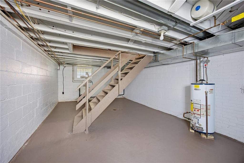 5 Rosamond Street McKees Rocks, PA 15136 - Photo 14 of 17 a view of entryway