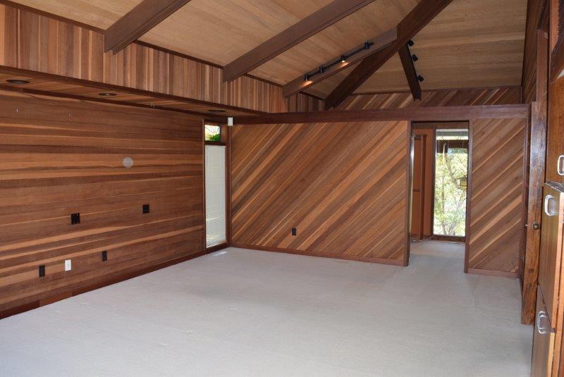 5255 Pioneer Road Medford, OR 97501 - Photo 14 of 28 Primary Bedroom