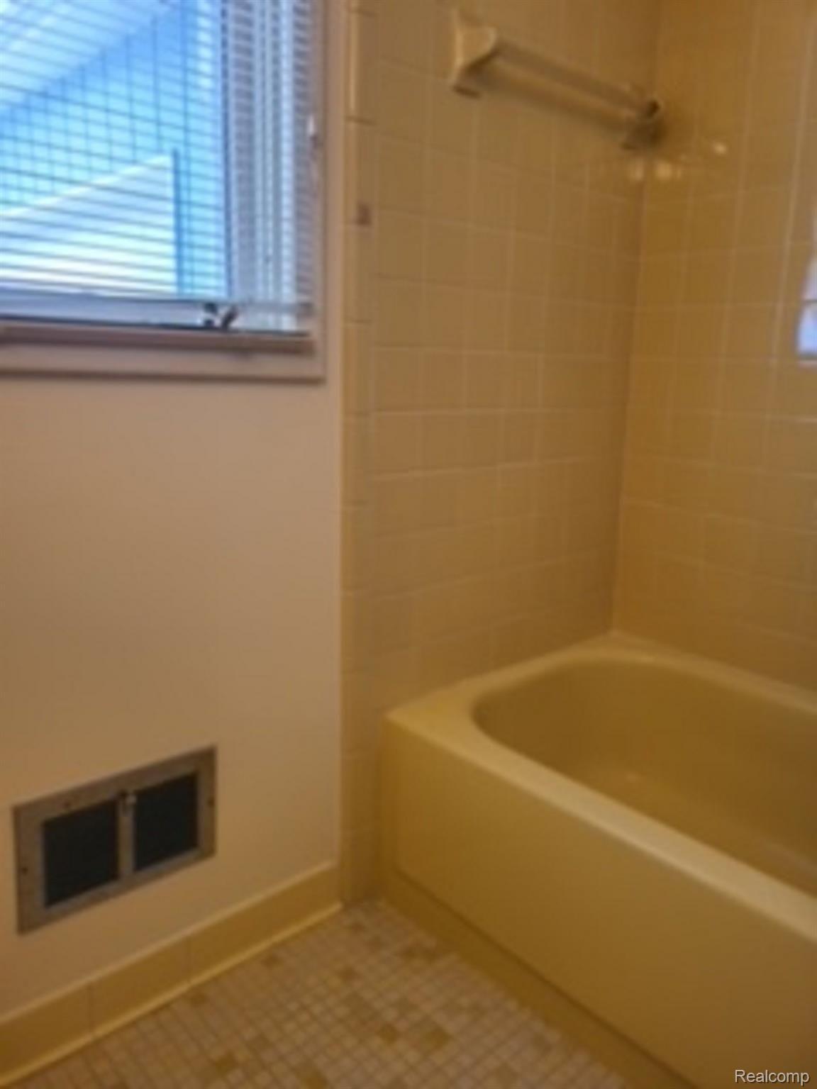 641 Lake Forest Road Rochester, MI 48309 - Photo 26 of 34 Hall Bath 2.jpg