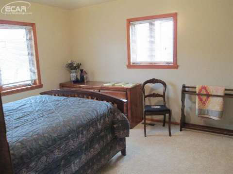 5296 North Center Road Flint, MI 48506 - Photo 18 of 33 20435397-17.JPG
