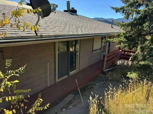 a front view of house with yard