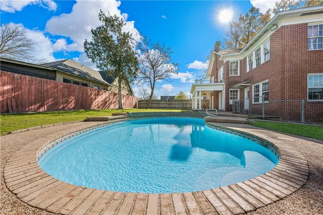 $450,000 | 1811 Colcord Avenue, Waco, TX 76707