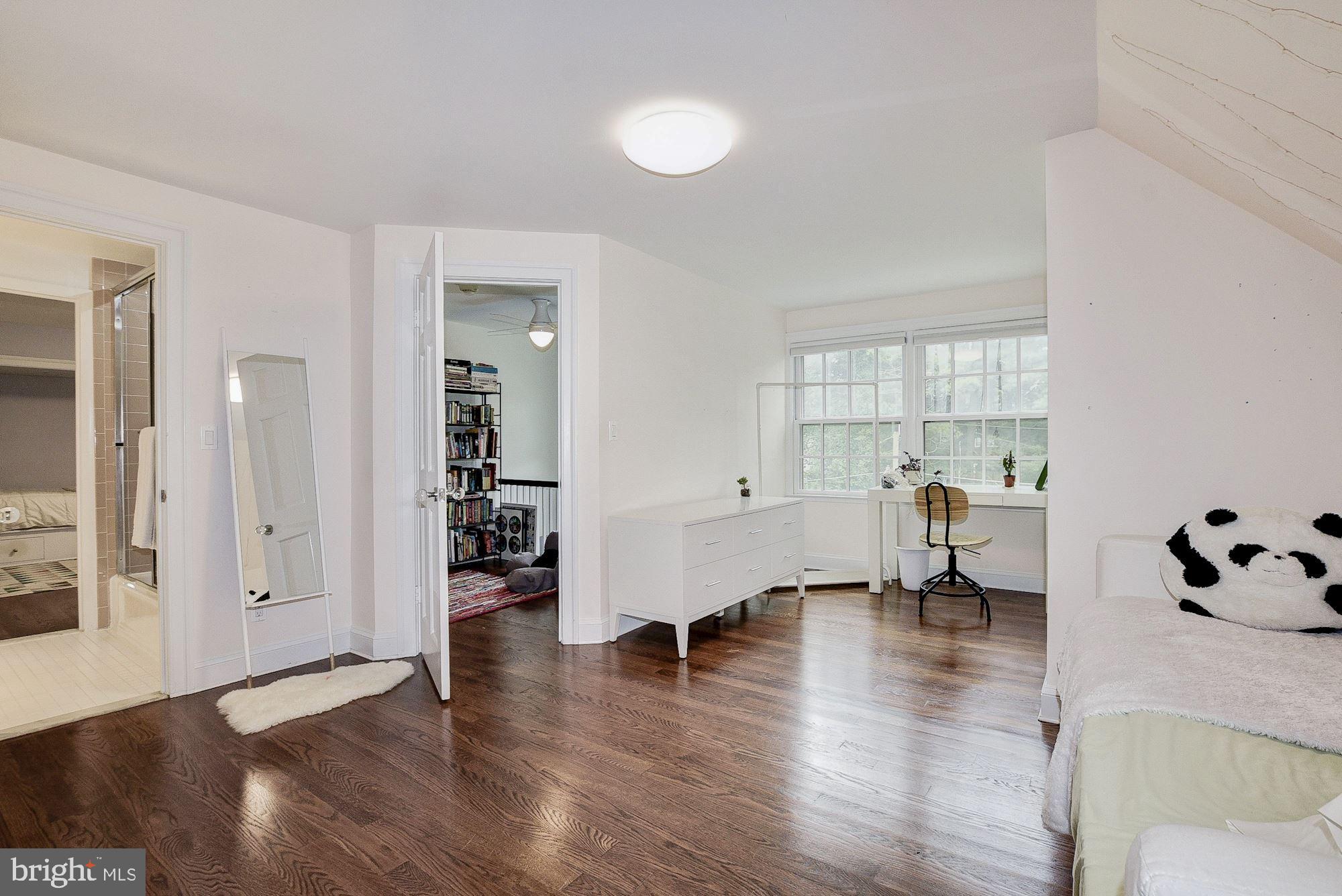 3308 Woodley Road Northwest Washington, DC 20008 - Photo 18 of 23 Bedroom