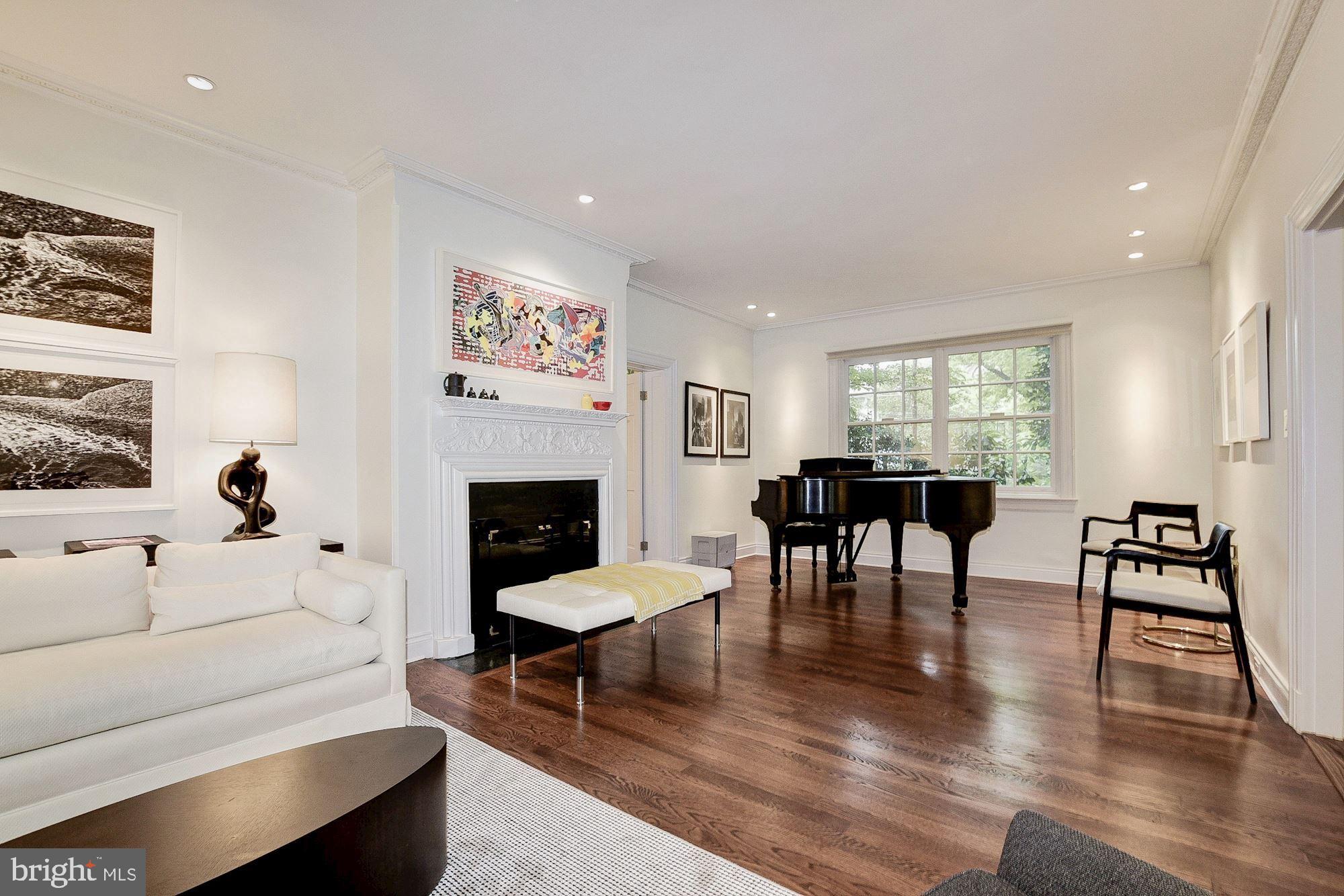 3308 Woodley Road Northwest Washington, DC 20008 - Photo 5 of 23 Living Room