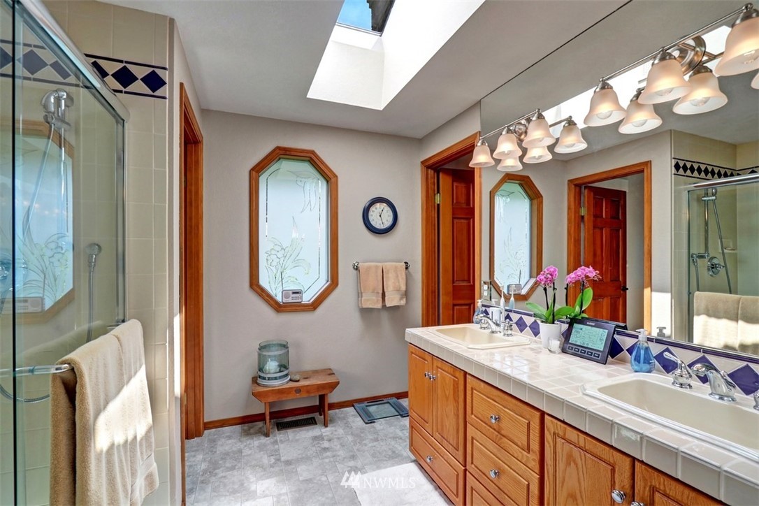 12111 Northeast 165th Place Bothell, WA 98011 - Photo 14 of 24 Gallery Image 14