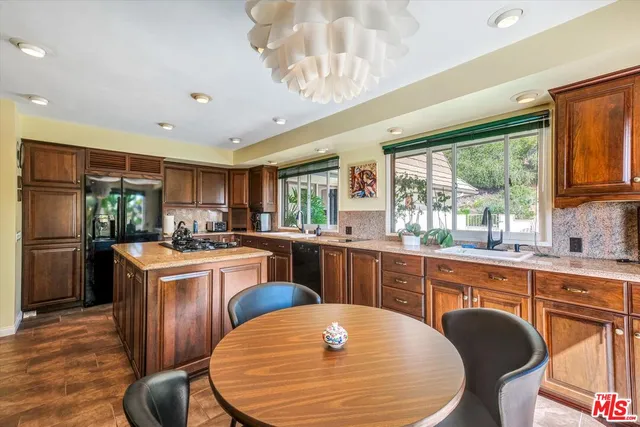 $2,688,000 | 441 Audraine Drive, Glendale, CA 91202