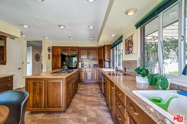 $2,688,000 | 441 Audraine Drive, Glendale, CA 91202