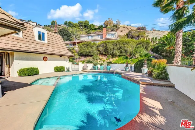 $2,688,000 | 441 Audraine Drive, Glendale, CA 91202