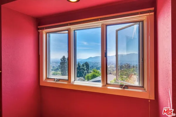 $2,688,000 | 441 Audraine Drive, Glendale, CA 91202