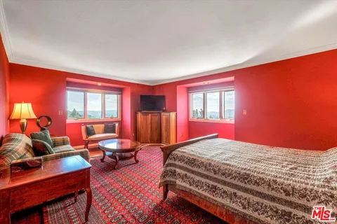 $2,688,000 | 441 Audraine Drive, Glendale, CA 91202