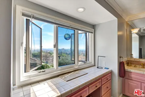 $2,688,000 | 441 Audraine Drive, Glendale, CA 91202