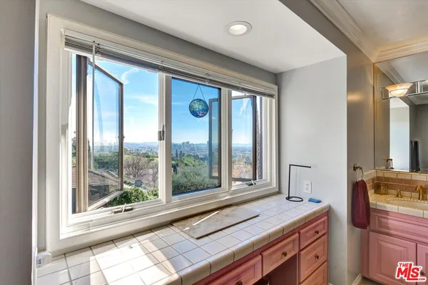 $2,688,000 | 441 Audraine Drive, Glendale, CA 91202