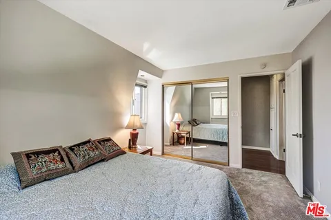 $2,688,000 | 441 Audraine Drive, Glendale, CA 91202