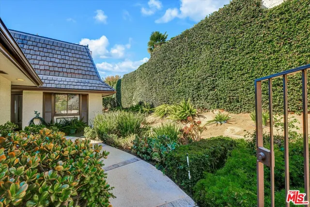 $2,688,000 | 441 Audraine Drive, Glendale, CA 91202