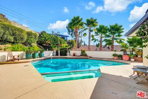 $2,688,000 | 441 Audraine Drive, Glendale, CA 91202