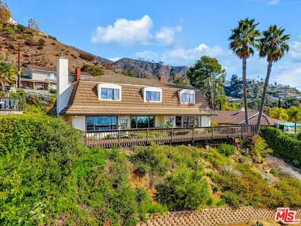 $2,688,000 | 441 Audraine Drive, Glendale, CA 91202