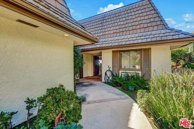 $2,688,000 | 441 Audraine Drive, Glendale, CA 91202