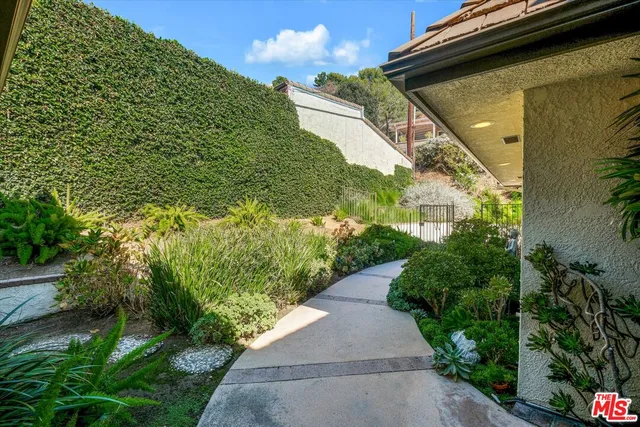 $2,688,000 | 441 Audraine Drive, Glendale, CA 91202