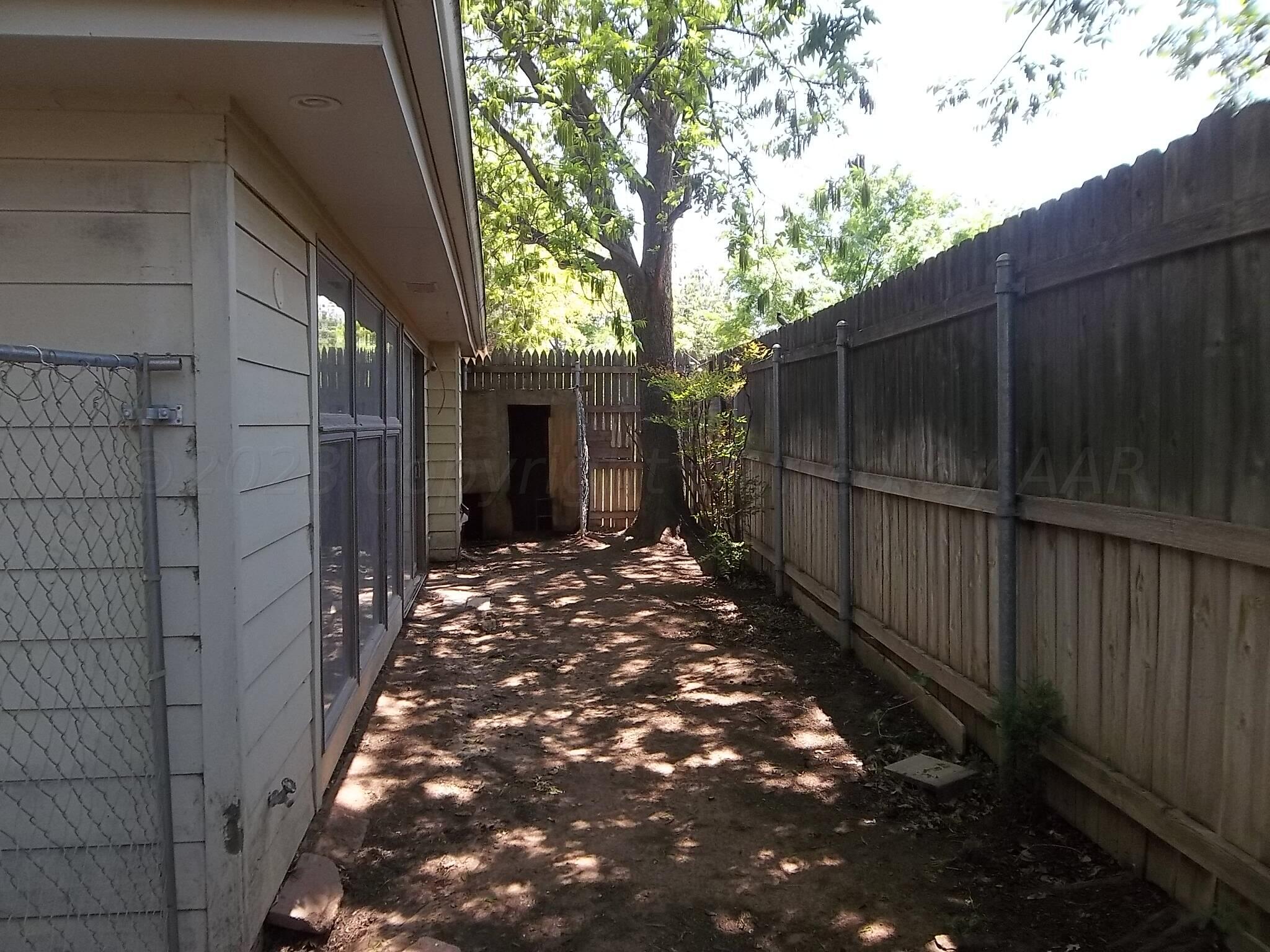 6700 Jameson Road Amarillo, TX 79106 - Photo 8 of 41 a view of a pathway of a backyard