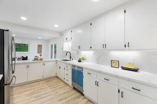 $1,048,888 | 4072-4072 Oak Hill Road, Oakland, CA 94605