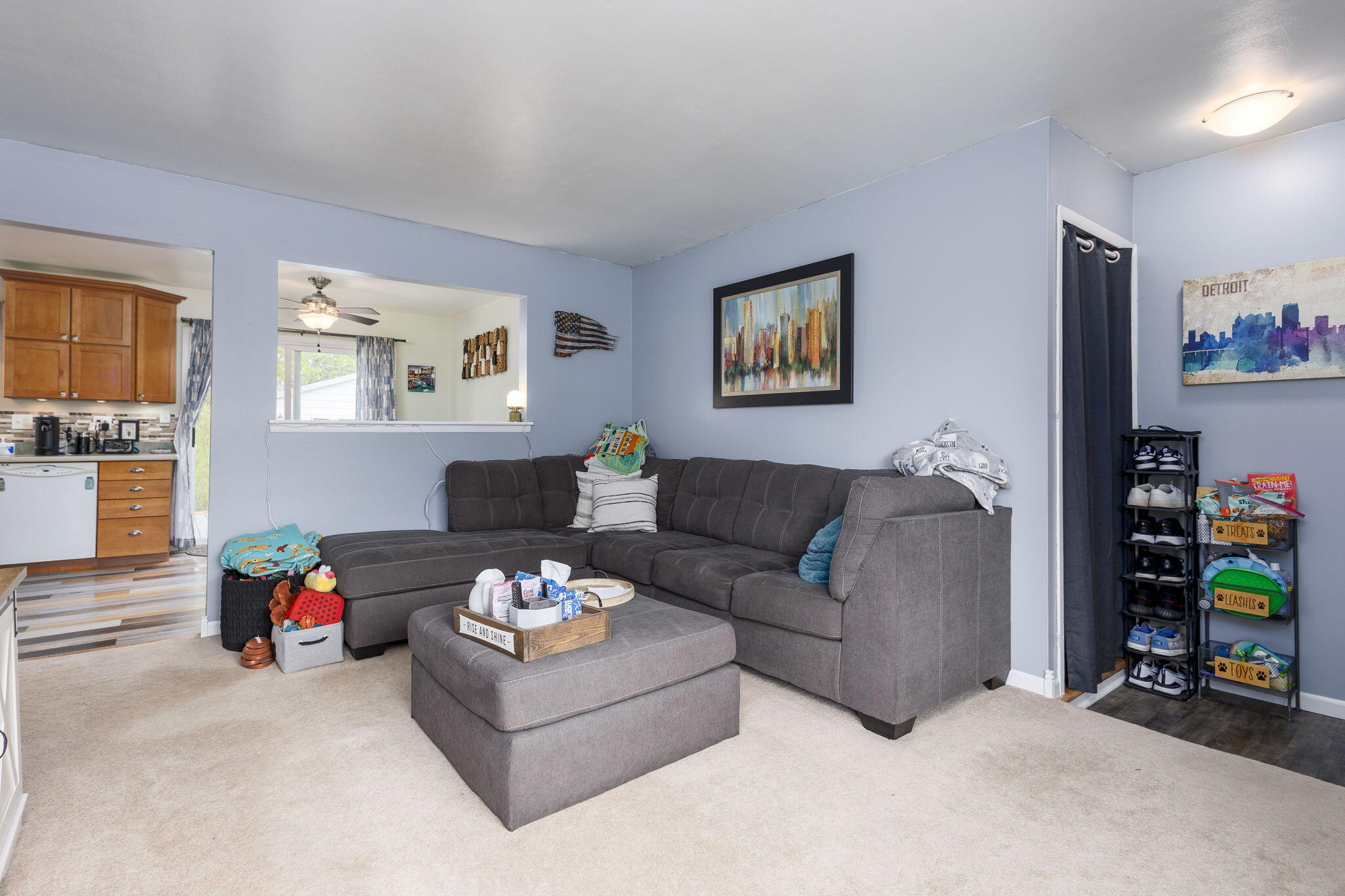 2458 Milverton Road Troy, MI 48083 - Photo 5 of 30 living room