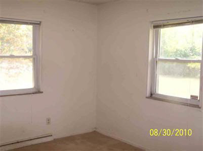 3323 Shannon Road Burton, MI 48529 - Photo 9 of 12 20138138-8.JPG