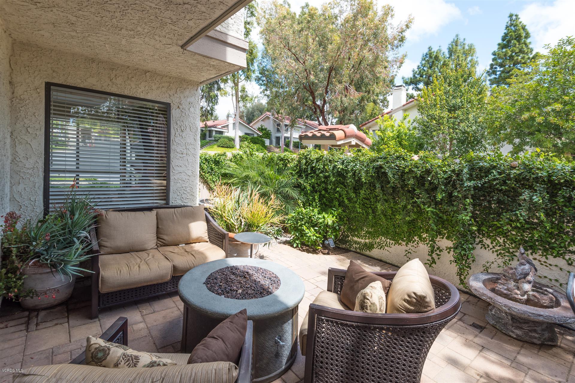 1027 Thistlegate Road Oak Park, CA 91377 - Photo 2 of 18 Thistlegate Patio 2