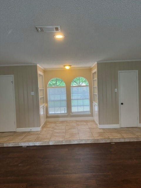 6026 Coral Ridge Road Houston, TX 77069 - Photo 18 of 34 Lots of closet space throughout the home.