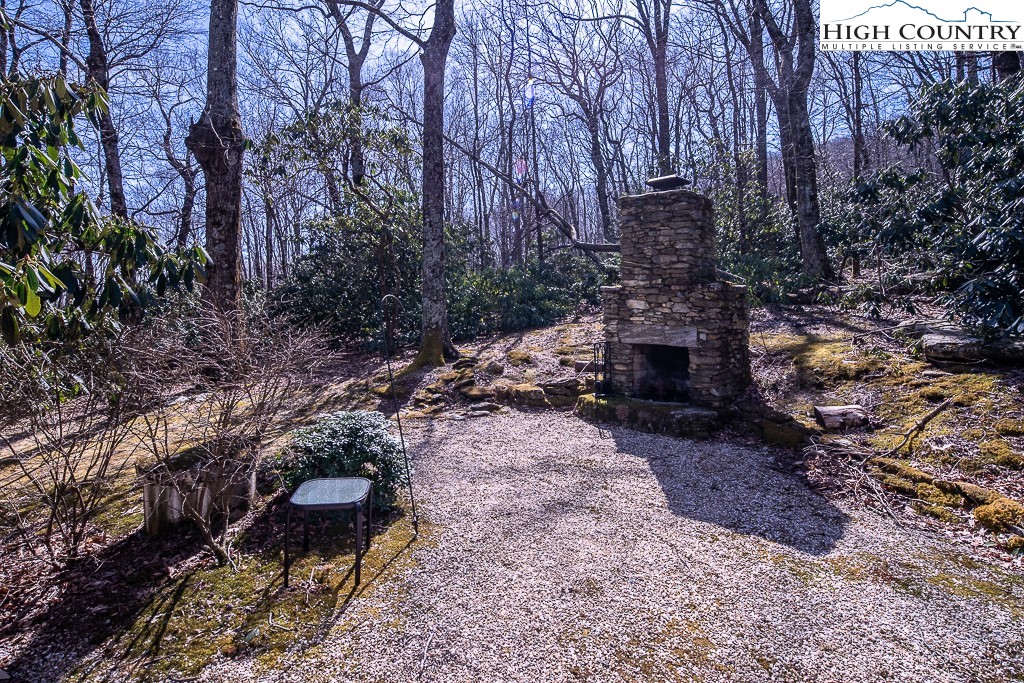 8325 Hemlock Ridge Road Blowing Rock, NC 28605 - Photo 28 of 30 Gallery Image 28