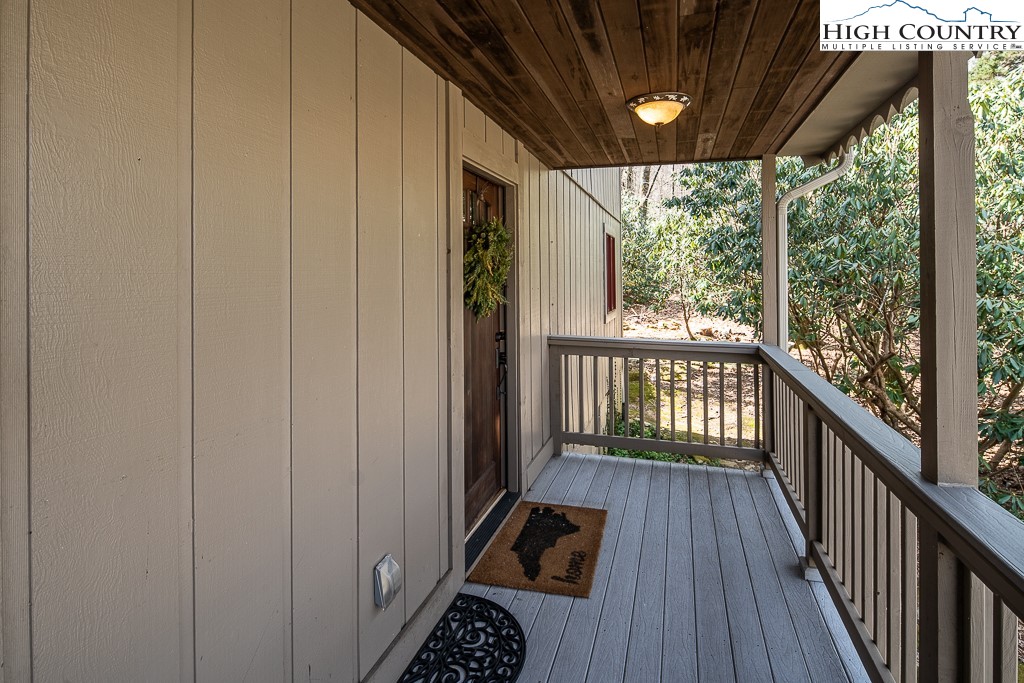 8325 Hemlock Ridge Road Blowing Rock, NC 28605 - Photo 3 of 30 Gallery Image 3