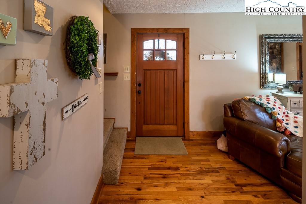 8325 Hemlock Ridge Road Blowing Rock, NC 28605 - Photo 4 of 30 Gallery Image 4