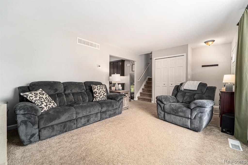 9703 Tower Road South Lyon, MI 48178 - Photo 10 of 36