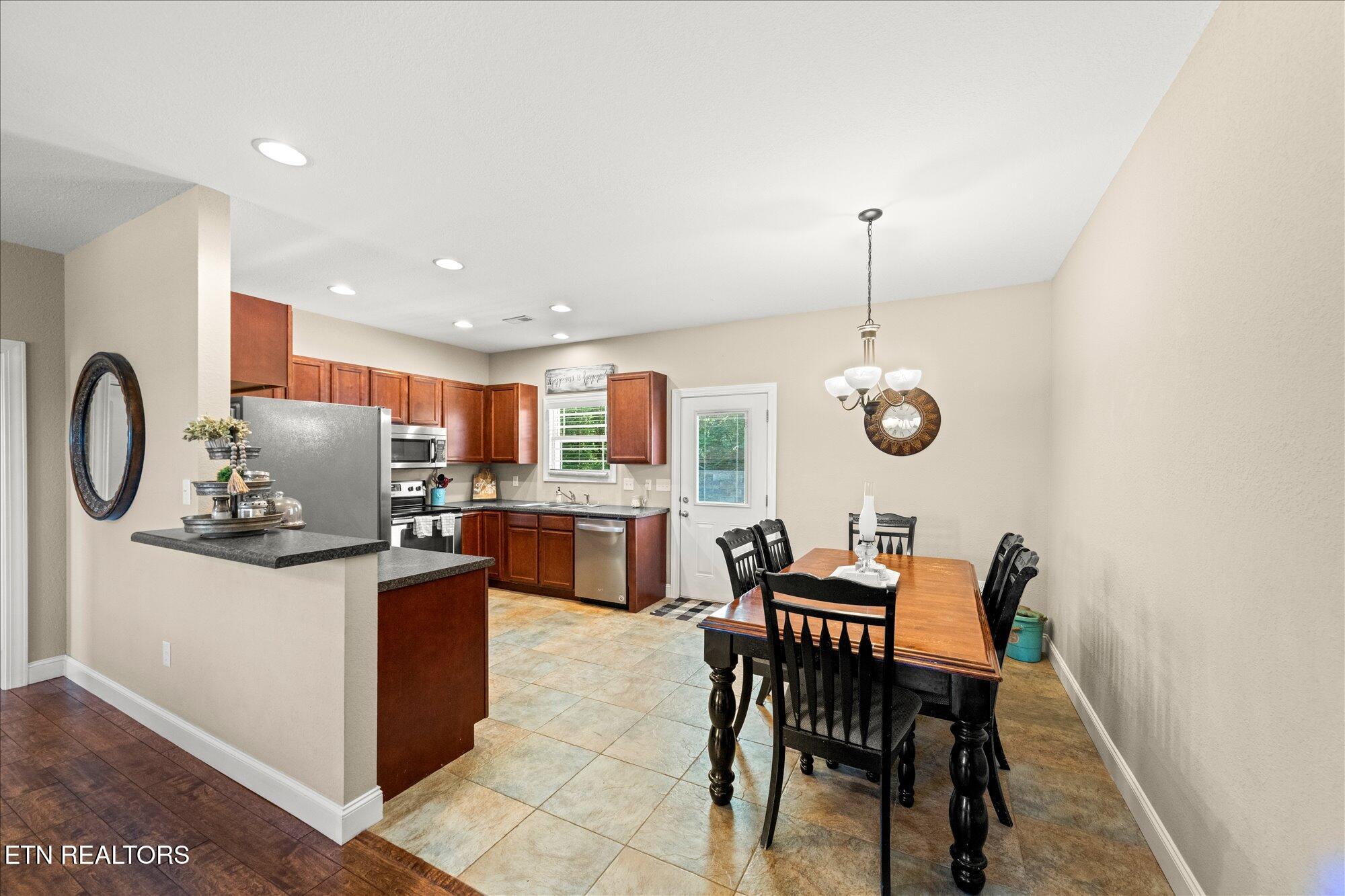 191 Cornerstone Circle Clinton, TN 37716 - Photo 11 of 27 11