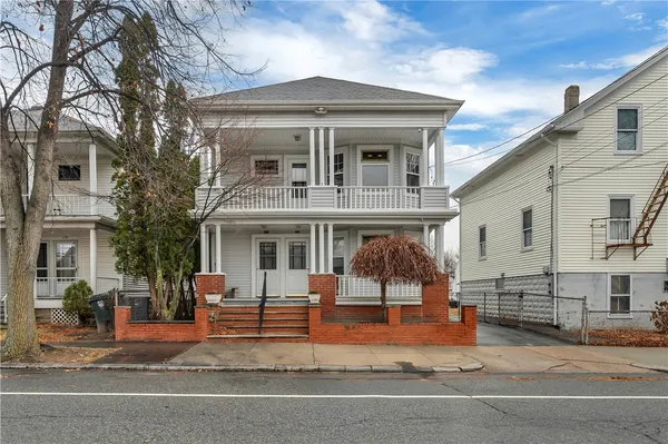 $2,500 | 711 Academy Avenue, Unit 2, Providence, RI 02908