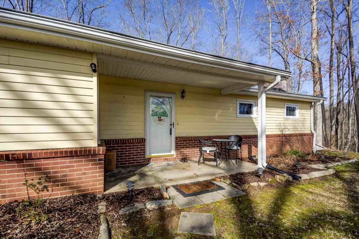 219 North Campbell Road Landrum, SC 29356 - Photo 3 of 26
