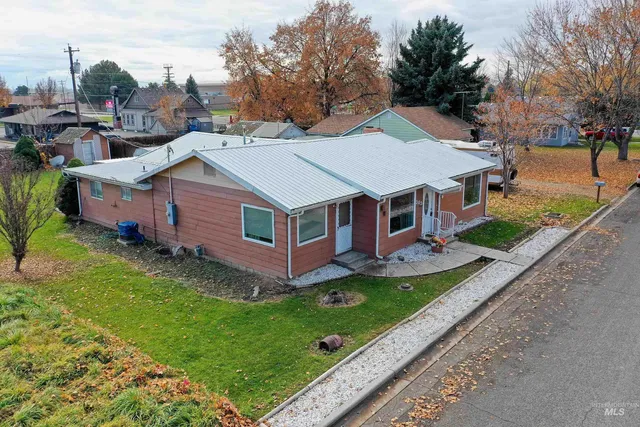 $365,000 | 303 West 1st Street North, Middleton, ID 83644