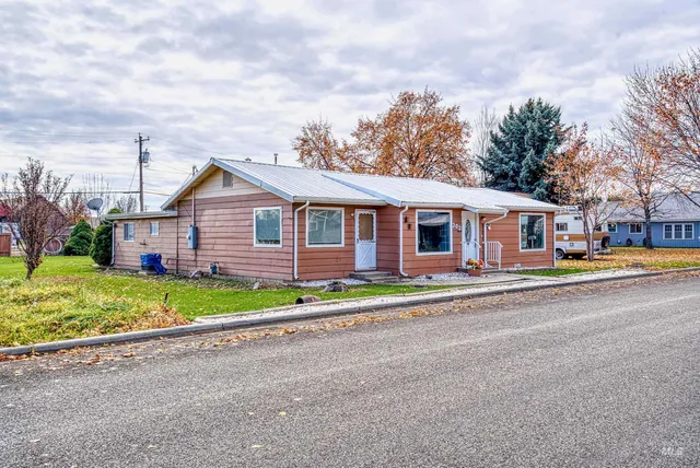 $365,000 | 303 West 1st Street North, Middleton, ID 83644