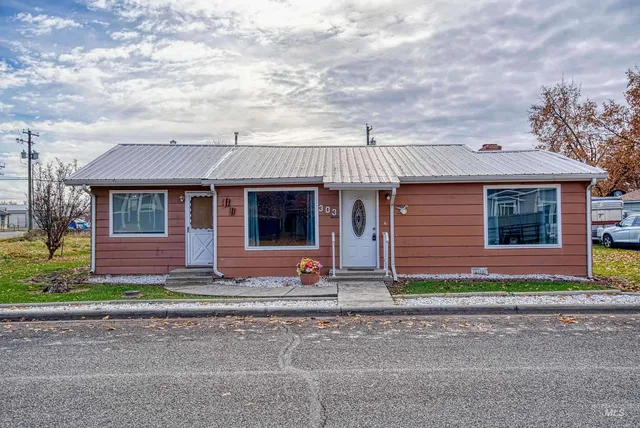 $365,000 | 303 West 1st Street North, Middleton, ID 83644