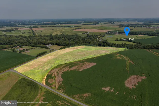 a view of a tennis court